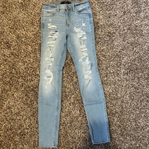 Hollister High Rise Distressed Super Skinny Jean - Size 3R